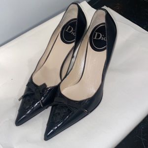 Dior black pumps with small lace up bow in the front
